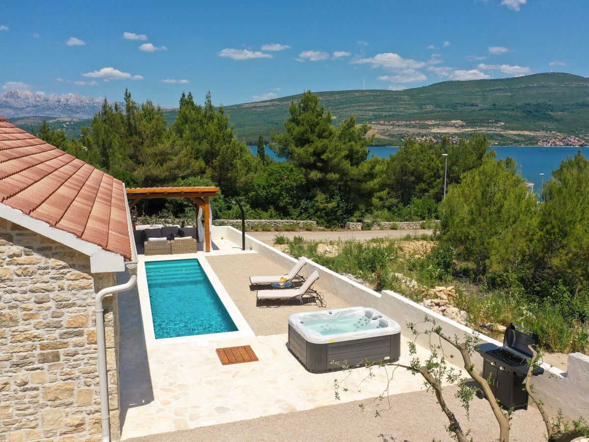 Villa Karla à Pridraga : maison pierre avec piscine - Photo 44
