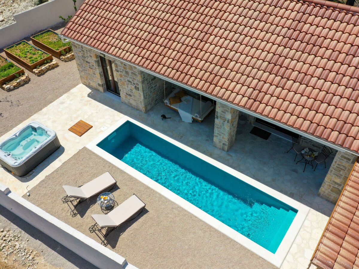 Villa Karla à Pridraga : maison pierre avec piscine - Photo 46
