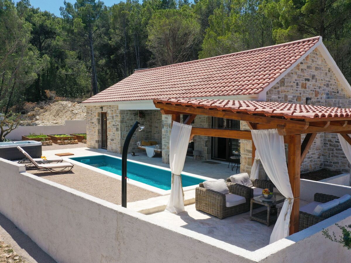 Villa Karla à Pridraga : maison pierre avec piscine - Photo 47