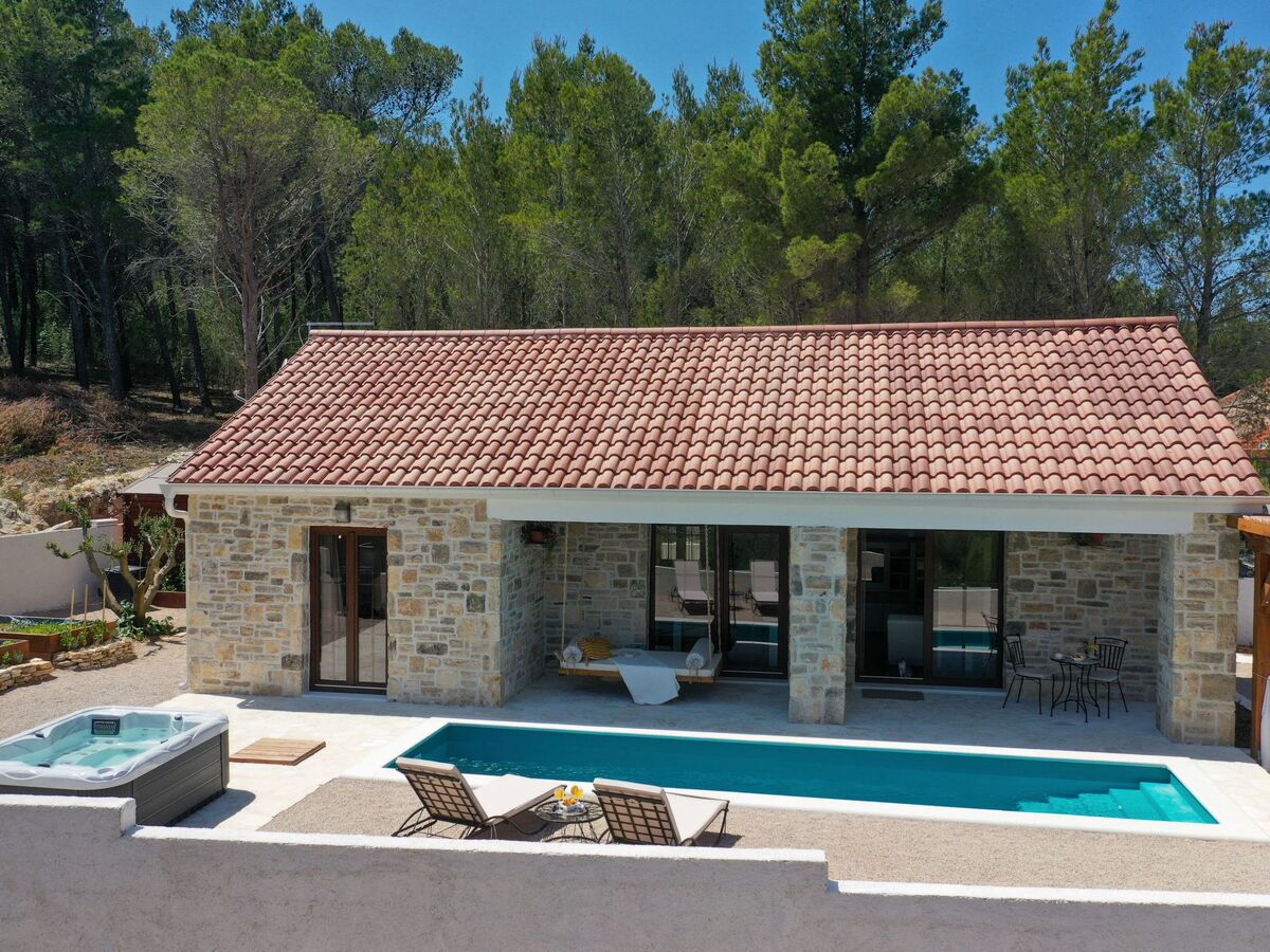 Villa Karla à Pridraga : maison pierre avec piscine - Photo 48