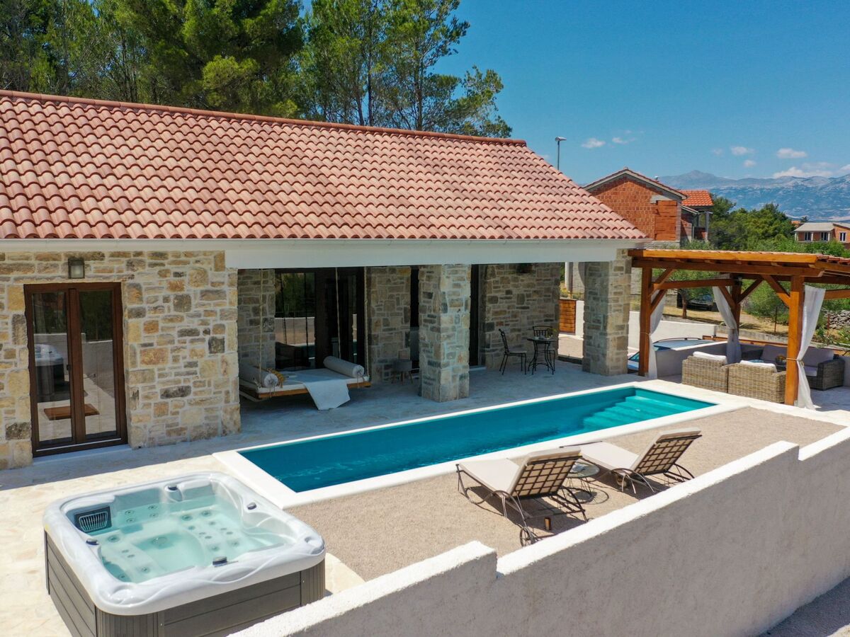 Villa Karla à Pridraga : maison pierre avec piscine - Photo 50