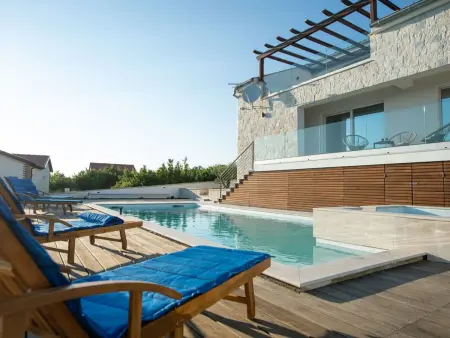 Villa Anka : maison 10 pers. piscine chauffée près Zadar