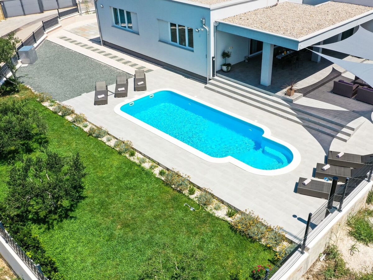 Villa moderne face à la mer à Rovanjska - Photo 36