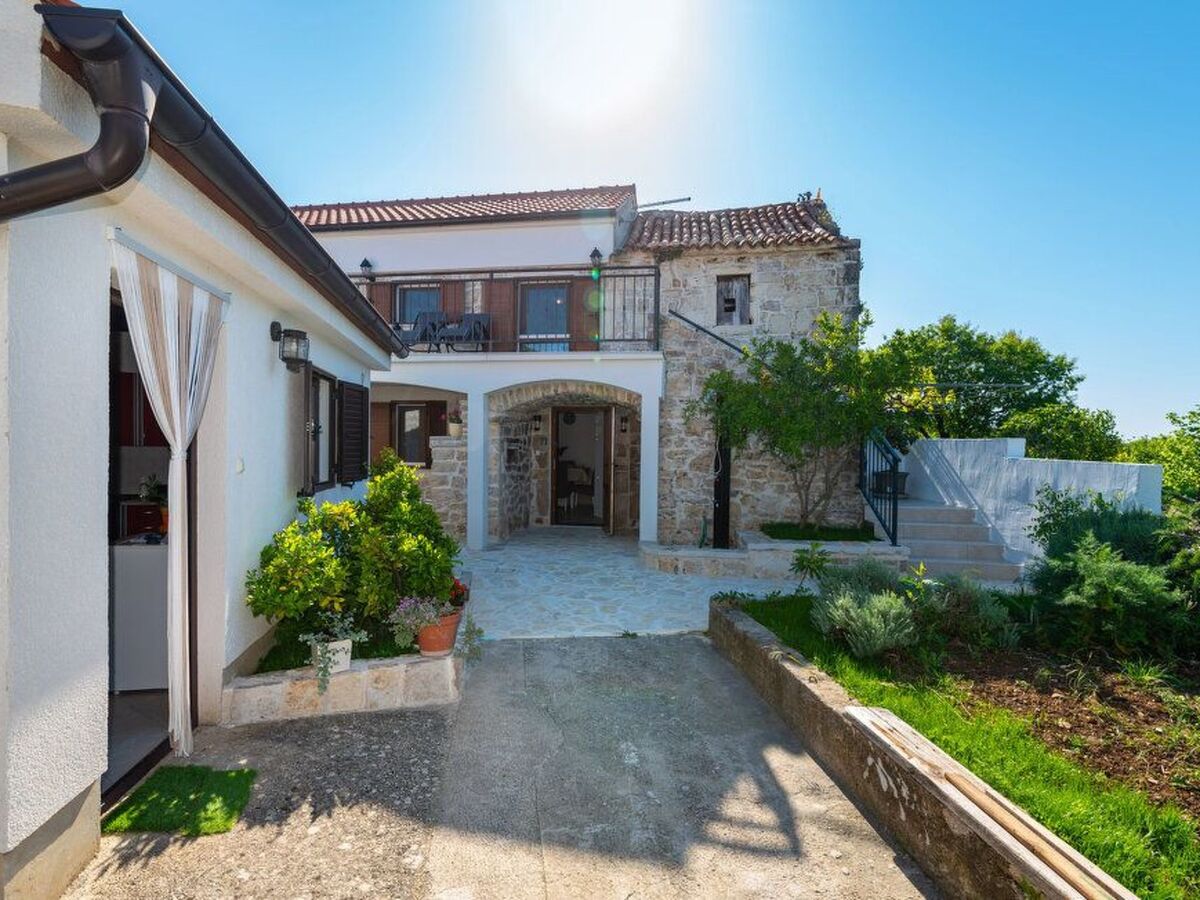 Maison avec jacuzzi privé à Posedarje, 2 km de la mer - Photo 2