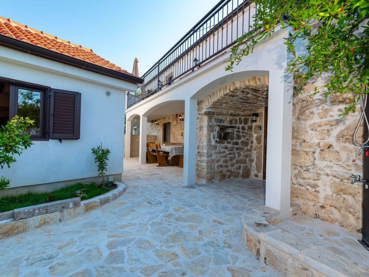Maison avec jacuzzi privé à Posedarje, 2 km de la mer - Photo 23