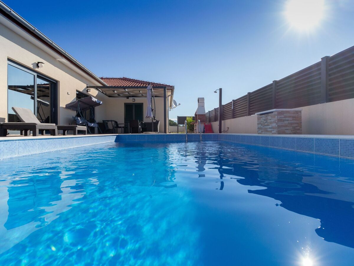 Villa 8 pers. avec piscine chauffée à Vrsi - Photo 1