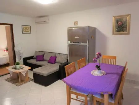 Maison 6 pers. à Nin, 250 m de la plage