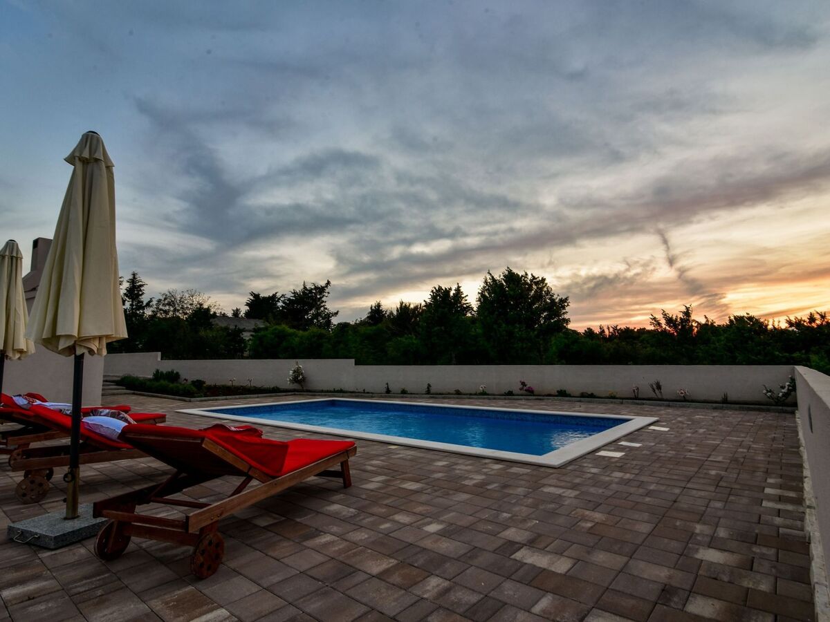 Villa Maslina à Nin : piscine privée et vue Velebit - Photo 2