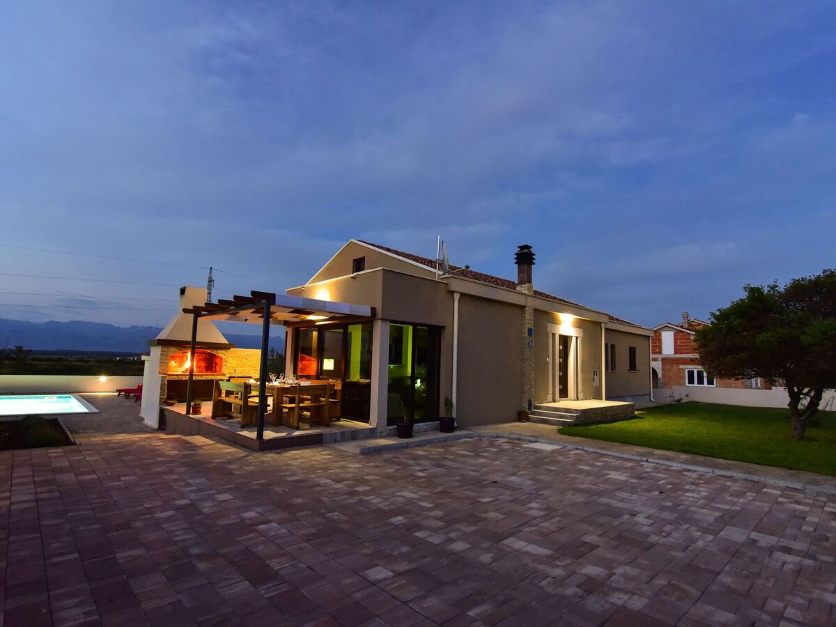Villa Maslina à Nin : piscine privée et vue Velebit - Photo 8