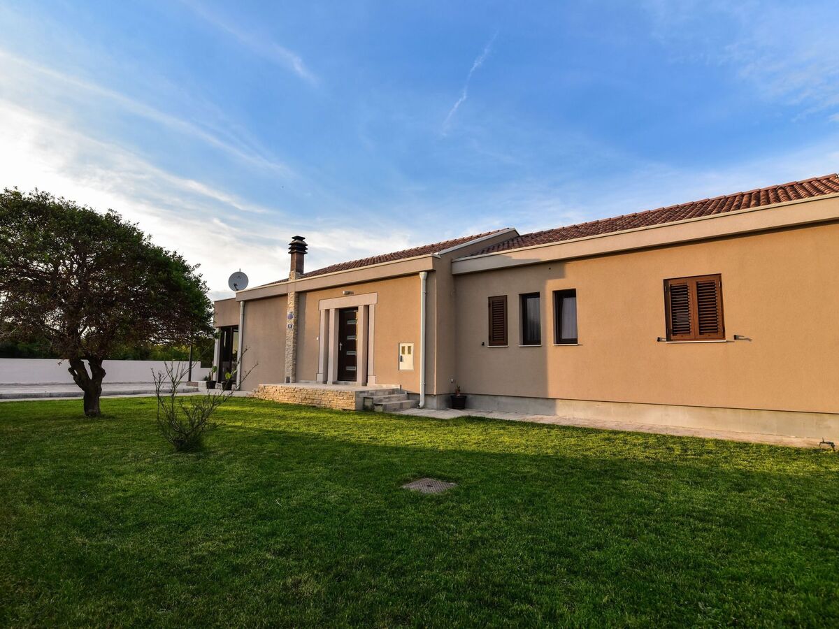 Villa Maslina à Nin : piscine privée et vue Velebit - Photo 24