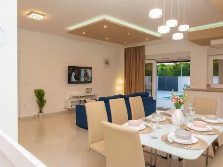 Villa 3 chambres avec piscine chauffée à Privlaka : photo 10