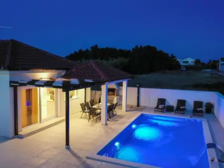 Villa 3 chambres avec piscine chauffée à Privlaka : photo 24
