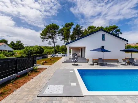 Maison neuve avec piscine privée à Vir, 1 km de la mer : photo 9