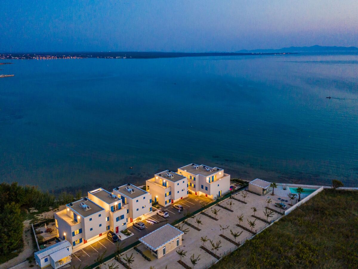 Villa beachfront 8 personnes, piscine privée à Privlaka - Photo 11