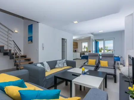 Villa beachfront Privlaka, piscine chauffée, 8 pers.
