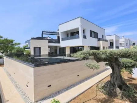 Villa Petra 8 pers. – Piscine chauffée et sauna à Privlaka