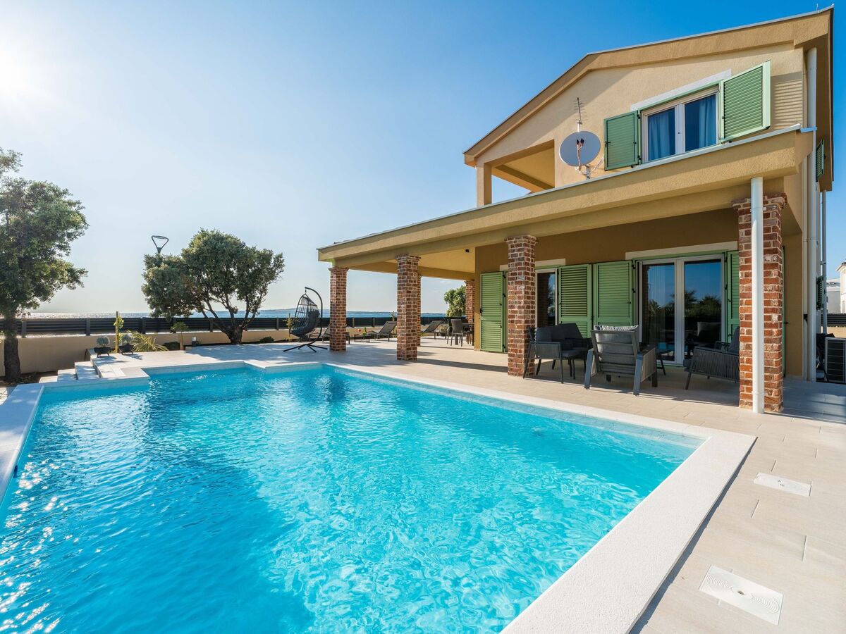 Villa moderne avec piscine chauffée à 5 m de la plage - Photo 2