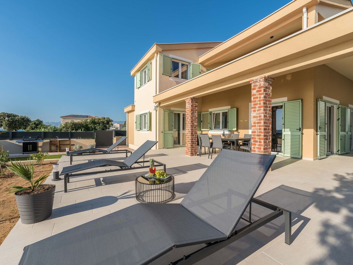 Villa moderne avec piscine chauffée à 5 m de la plage - Photo 3