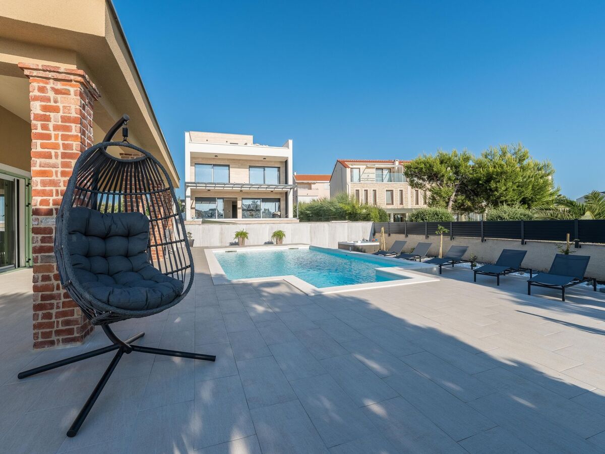 Villa moderne avec piscine chauffée à 5 m de la plage - Photo 4