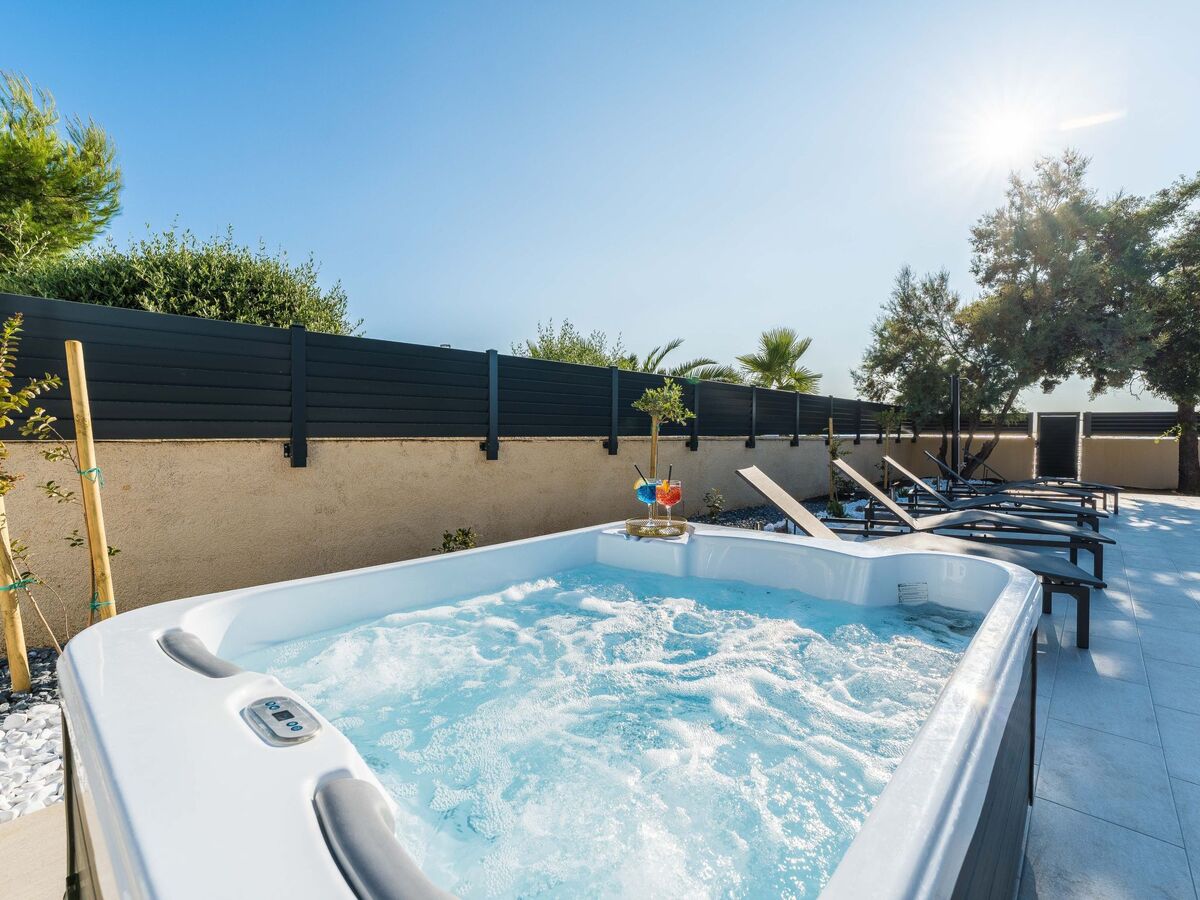 Villa moderne avec piscine chauffée à 5 m de la plage - Photo 8