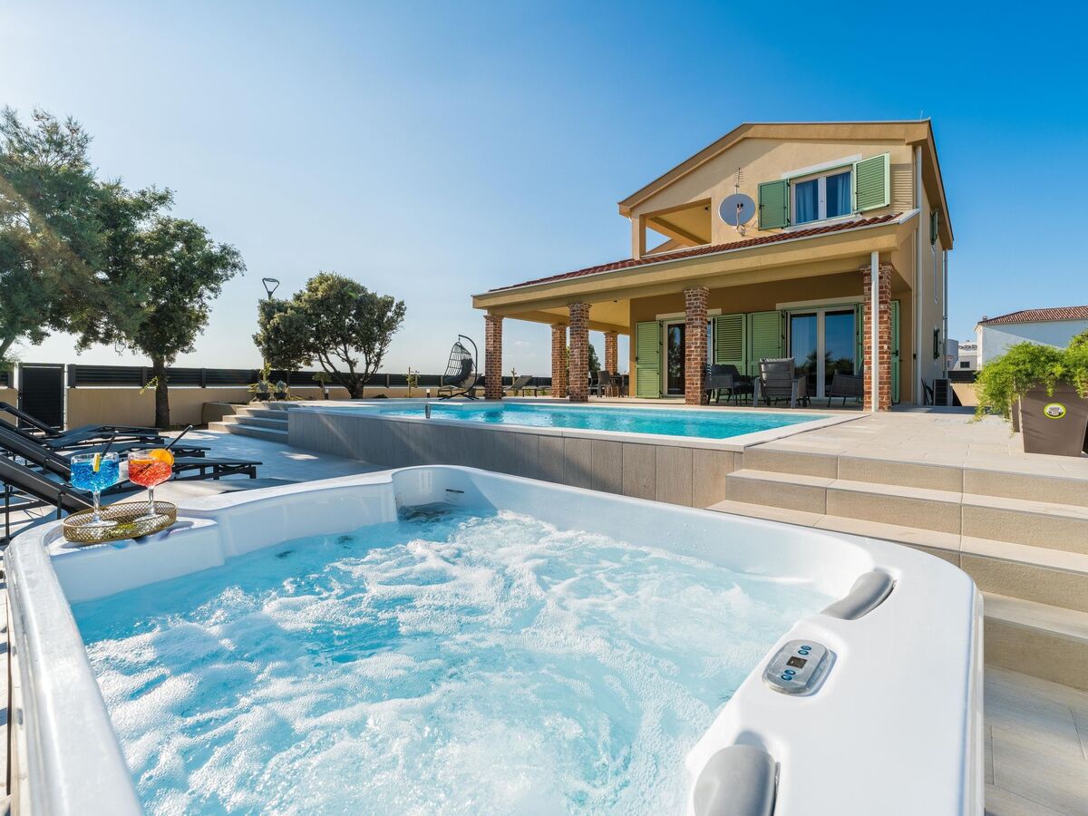 Villa moderne avec piscine chauffée à 5 m de la plage - Photo 9