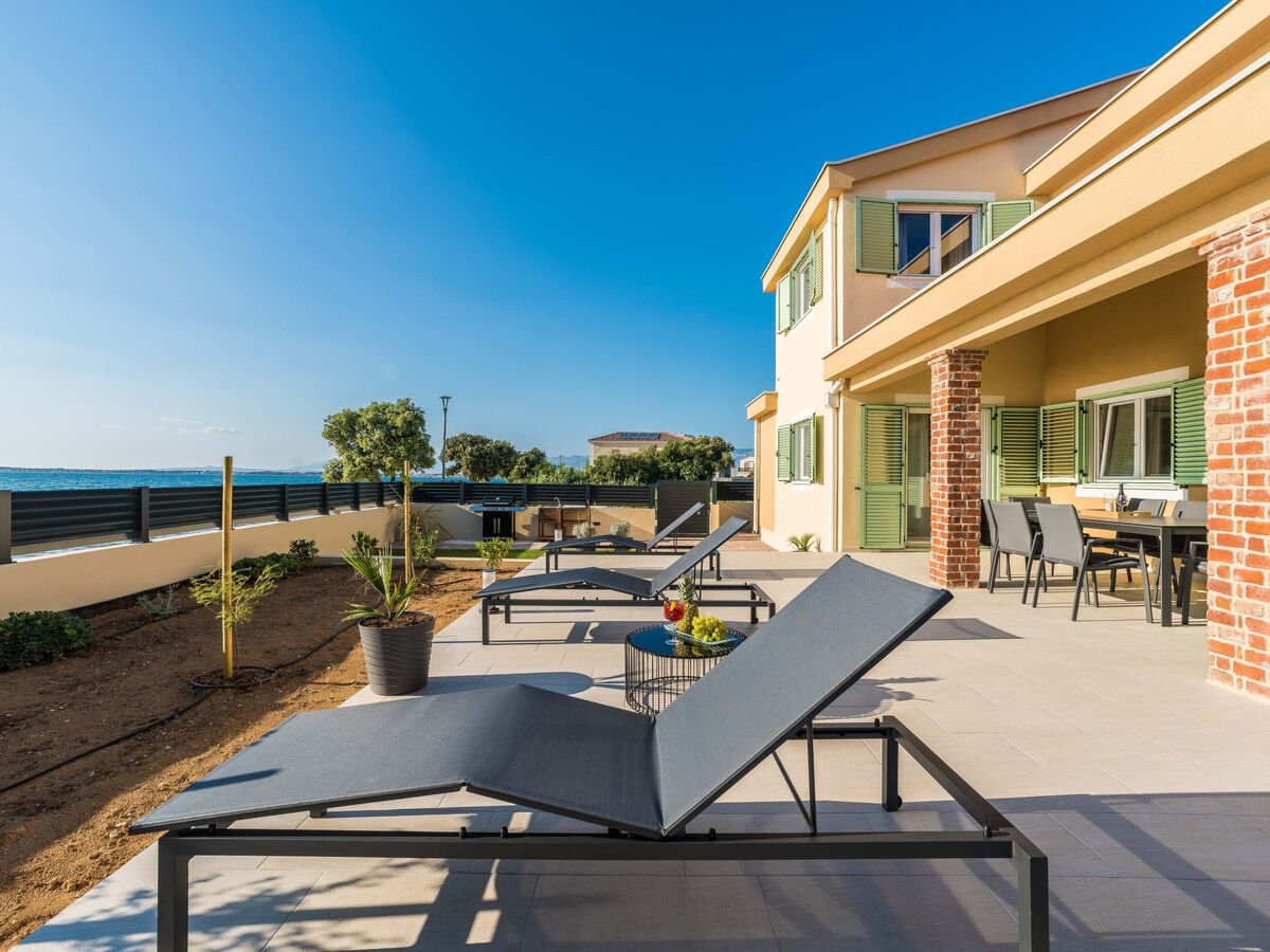 Villa moderne avec piscine chauffée à 5 m de la plage - Photo 10