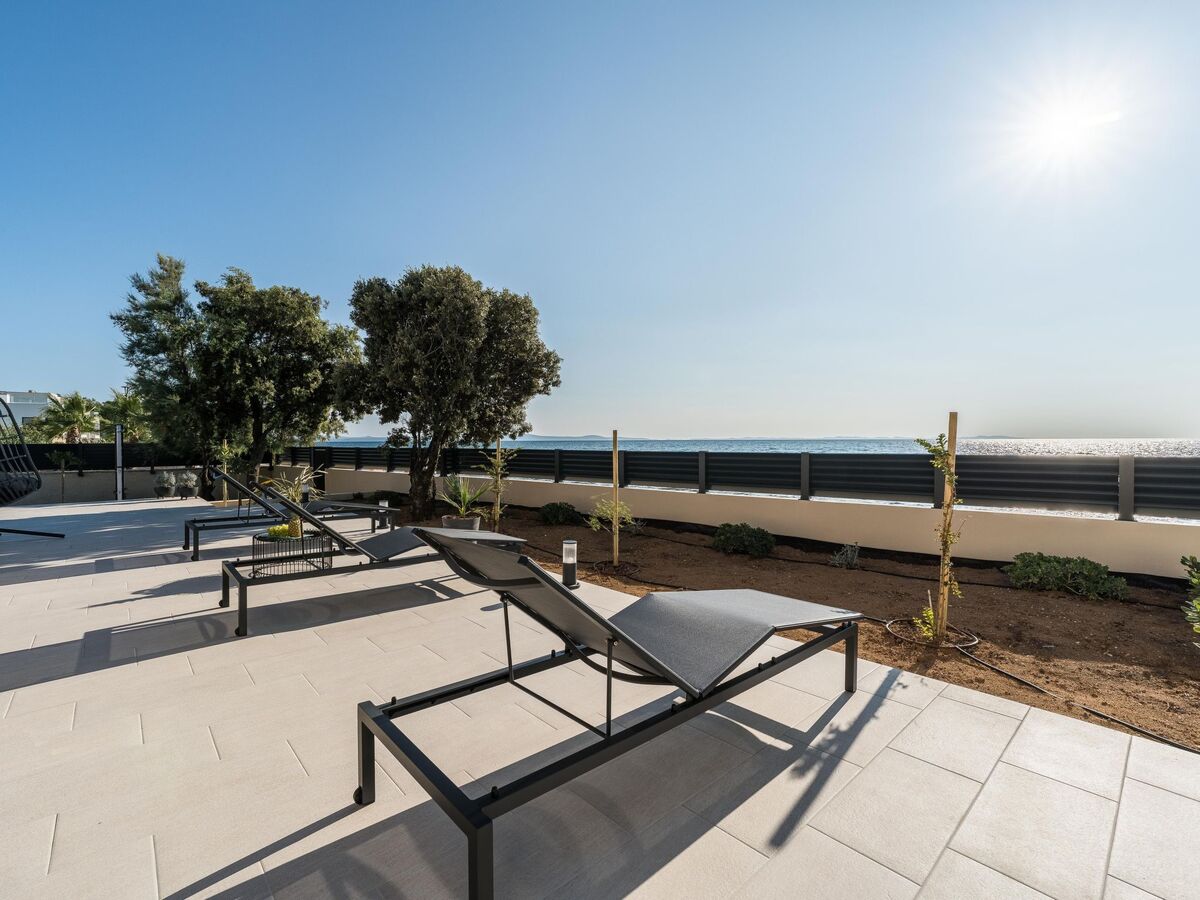 Villa moderne avec piscine chauffée à 5 m de la plage - Photo 11