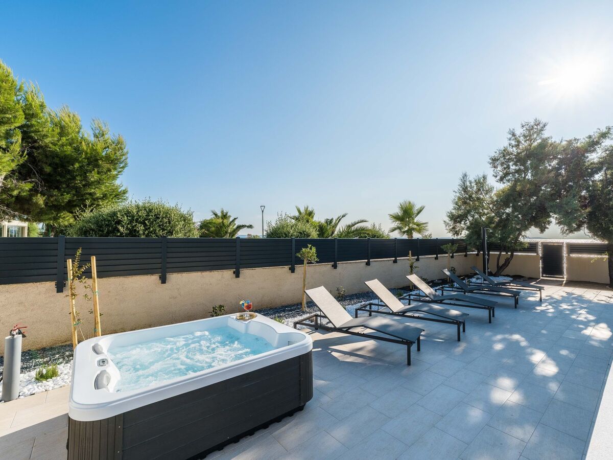 Villa moderne avec piscine chauffée à 5 m de la plage - Photo 13