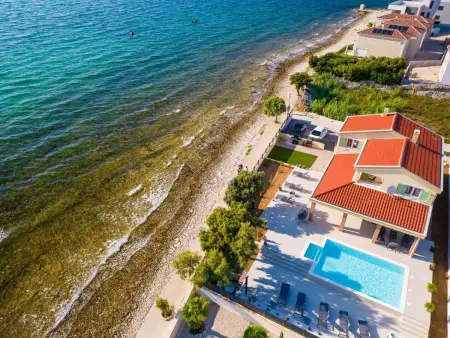 Villa moderne avec piscine chauffée à 5 m de la plage