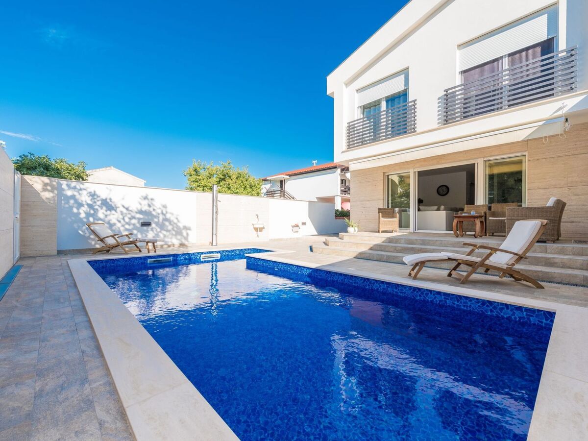 Villa Ema à Privlaka : piscine chauffée, sauna et gym - Photo 1