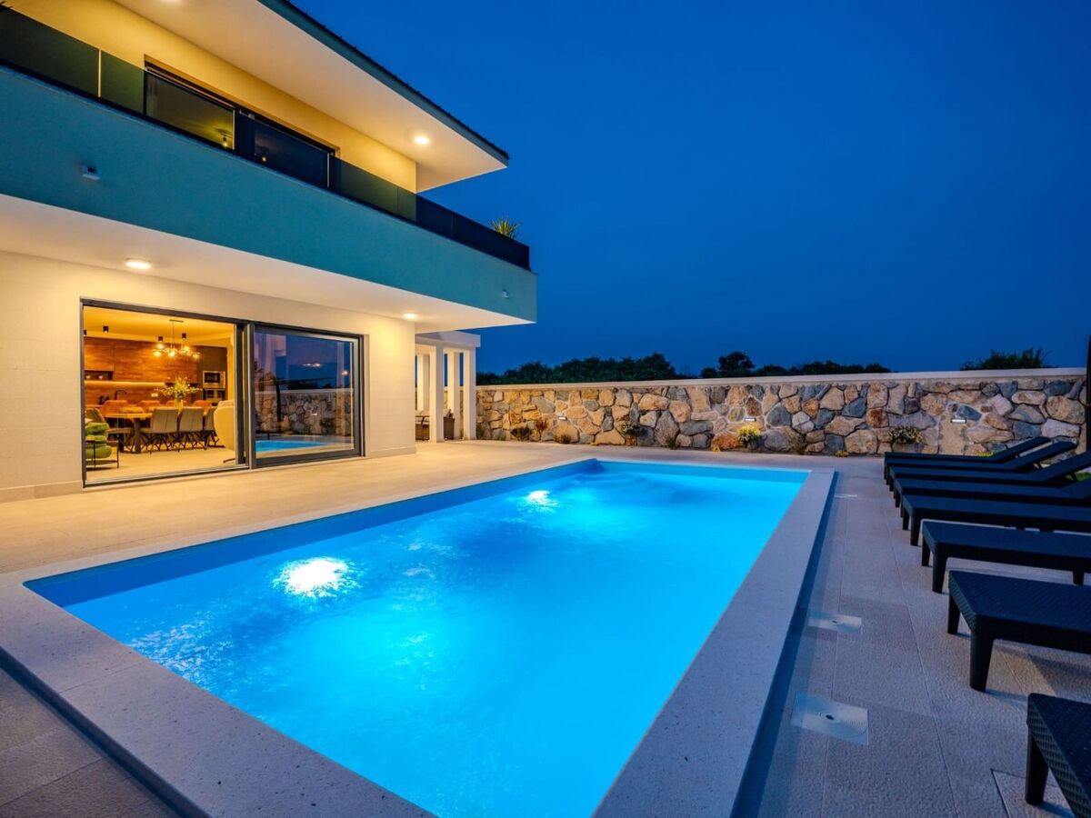 Villa neuve 4 chambres avec piscine privée à Privlaka - Photo 4