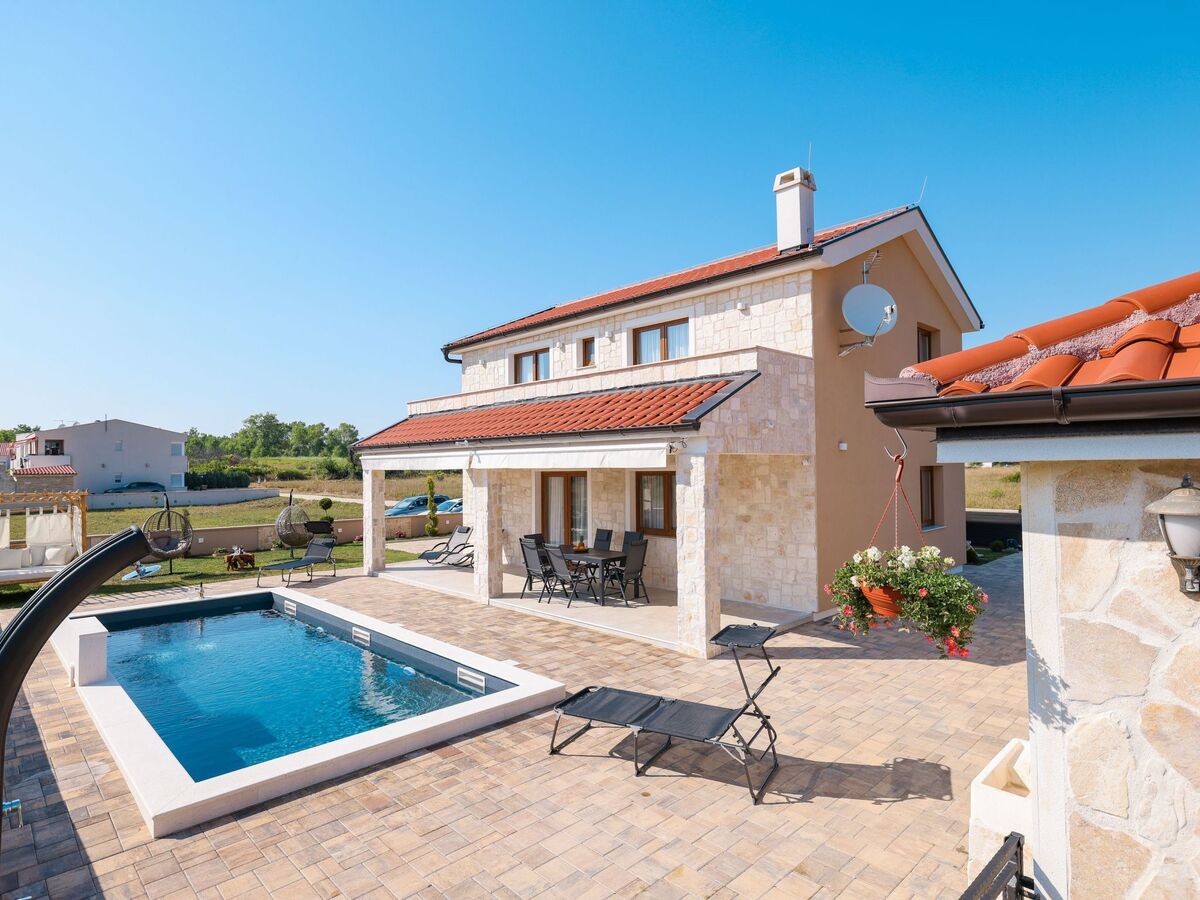Villa neuve avec piscine chauffée à 150 m de la plage - Photo 1
