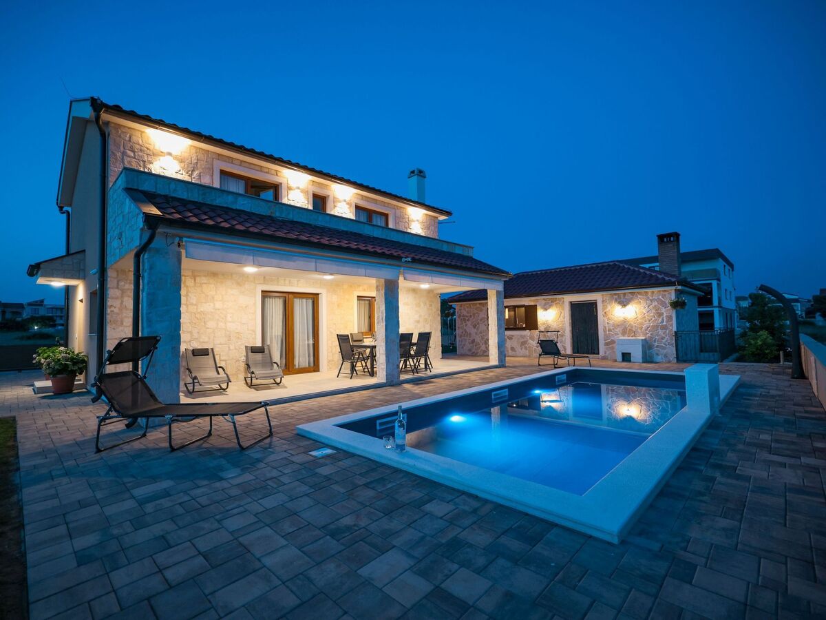 Villa neuve avec piscine chauffée à 150 m de la plage - Photo 13