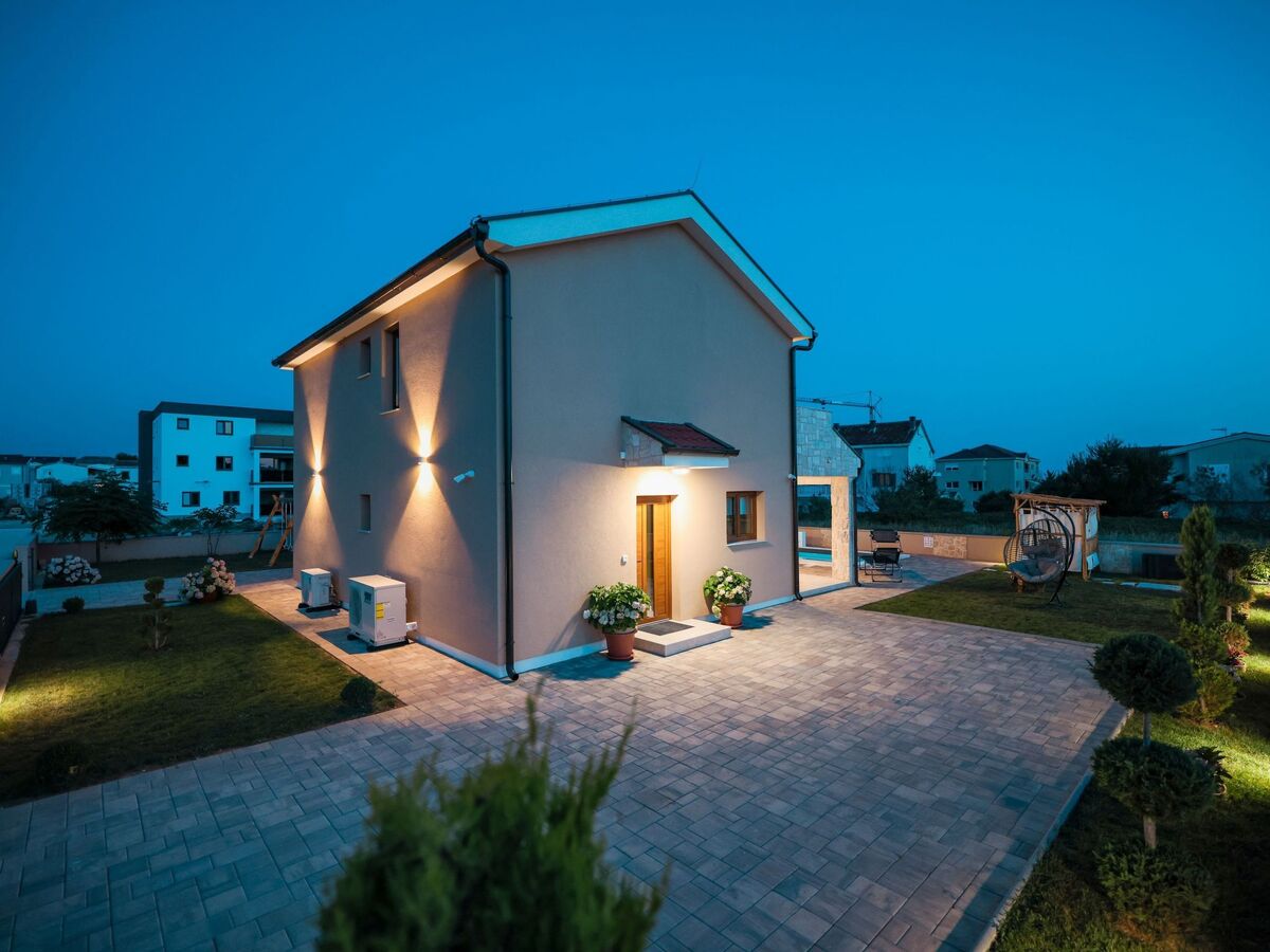 Villa neuve avec piscine chauffée à 150 m de la plage - Photo 35