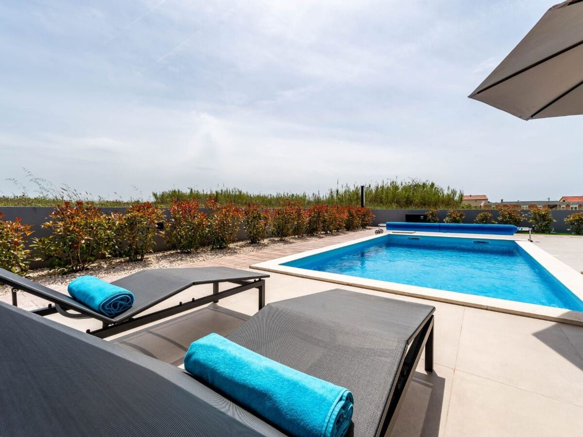 Villa Privlaka avec piscine chauffée privée - Photo 25