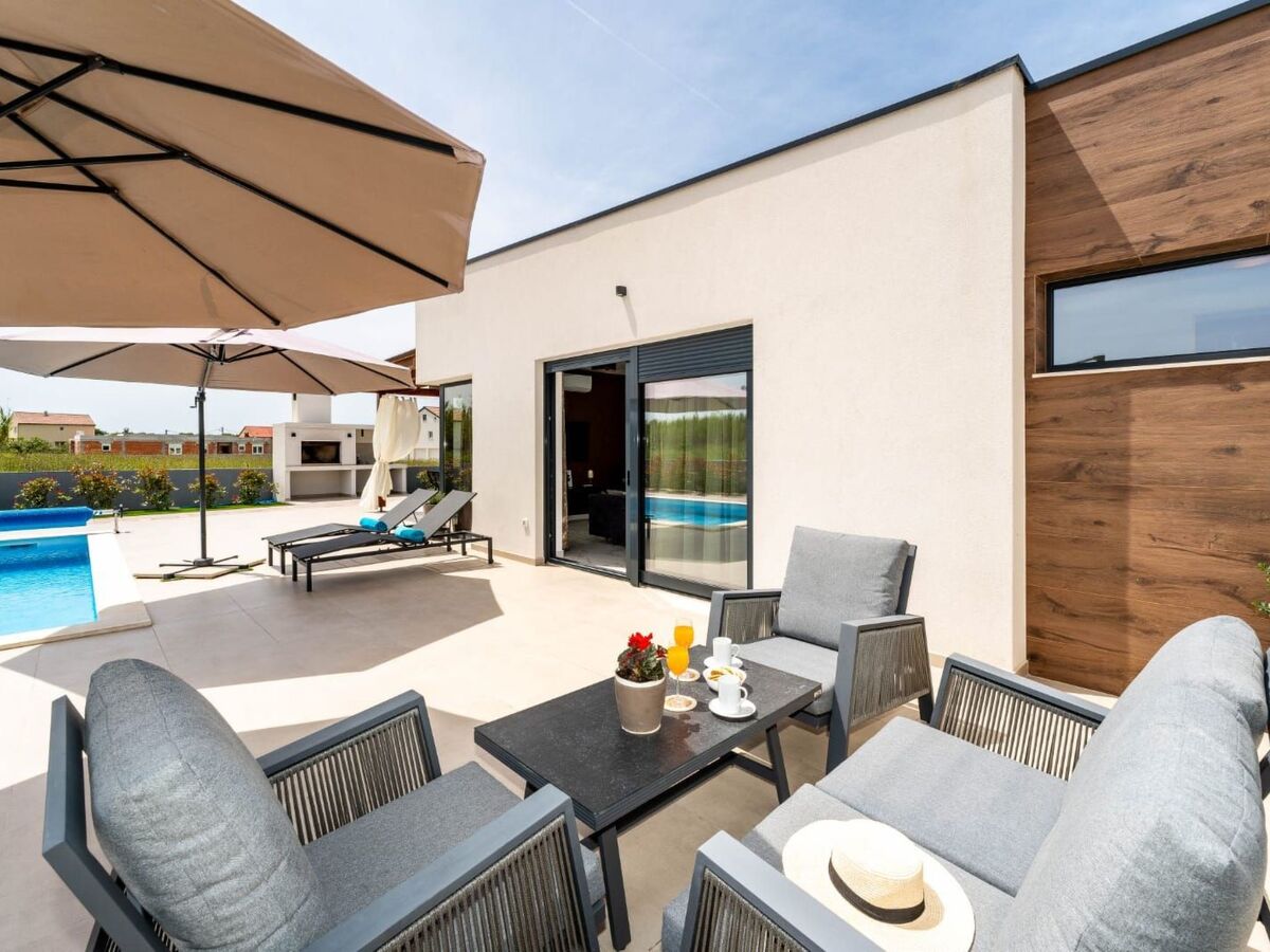 Villa Privlaka avec piscine chauffée privée - Photo 27