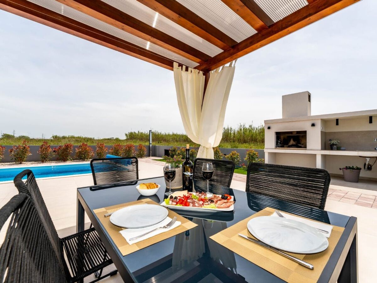 Villa Privlaka avec piscine chauffée privée - Photo 36