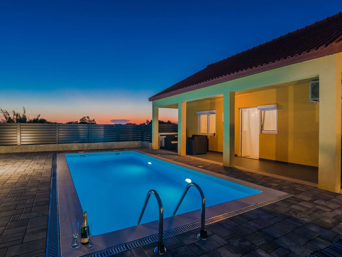 Maison Haus Marijan avec piscine privée à Privlaka - Photo 3