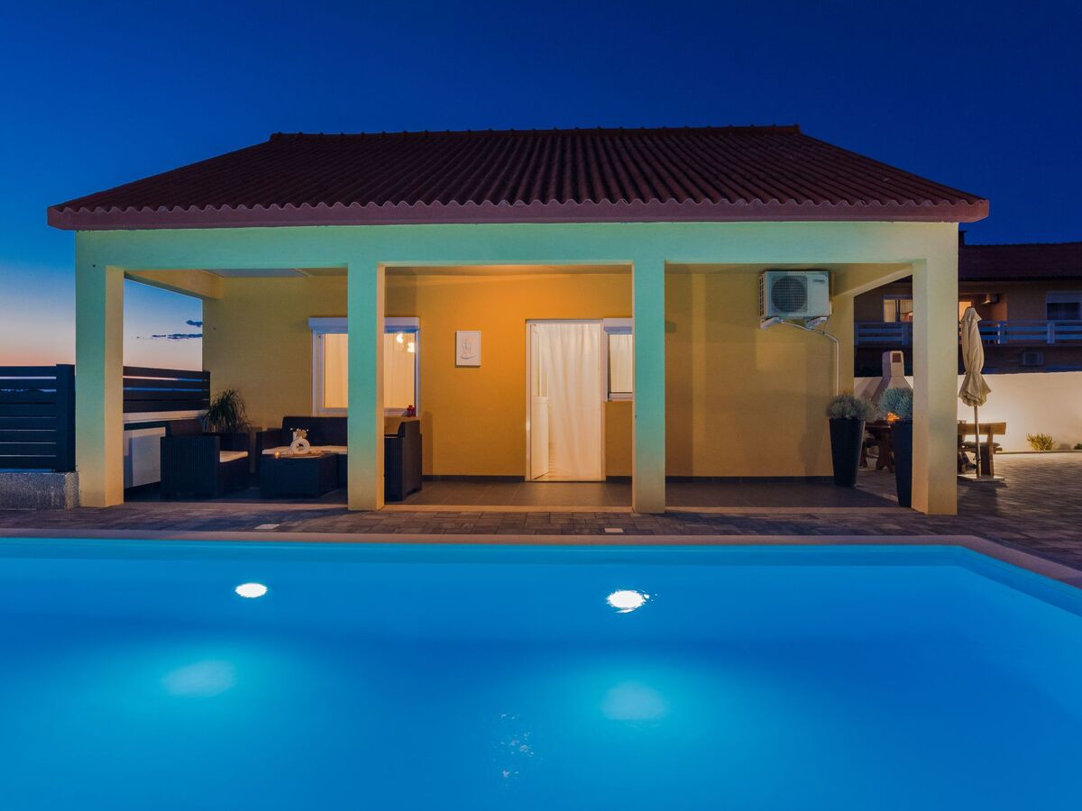 Maison Haus Marijan avec piscine privée à Privlaka - Photo 5