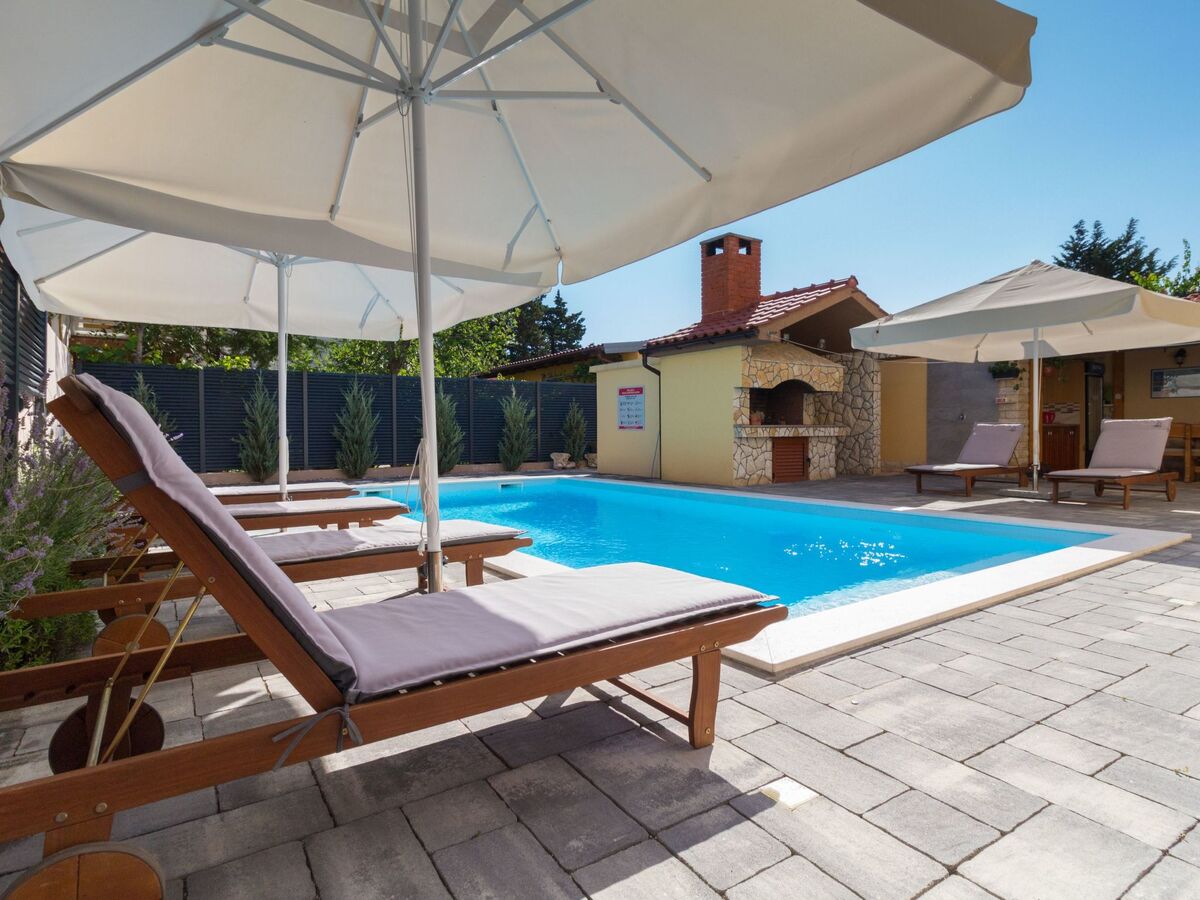 Villa Malina à Privlaka : maison 10 pers. avec piscine privée - Photo 1