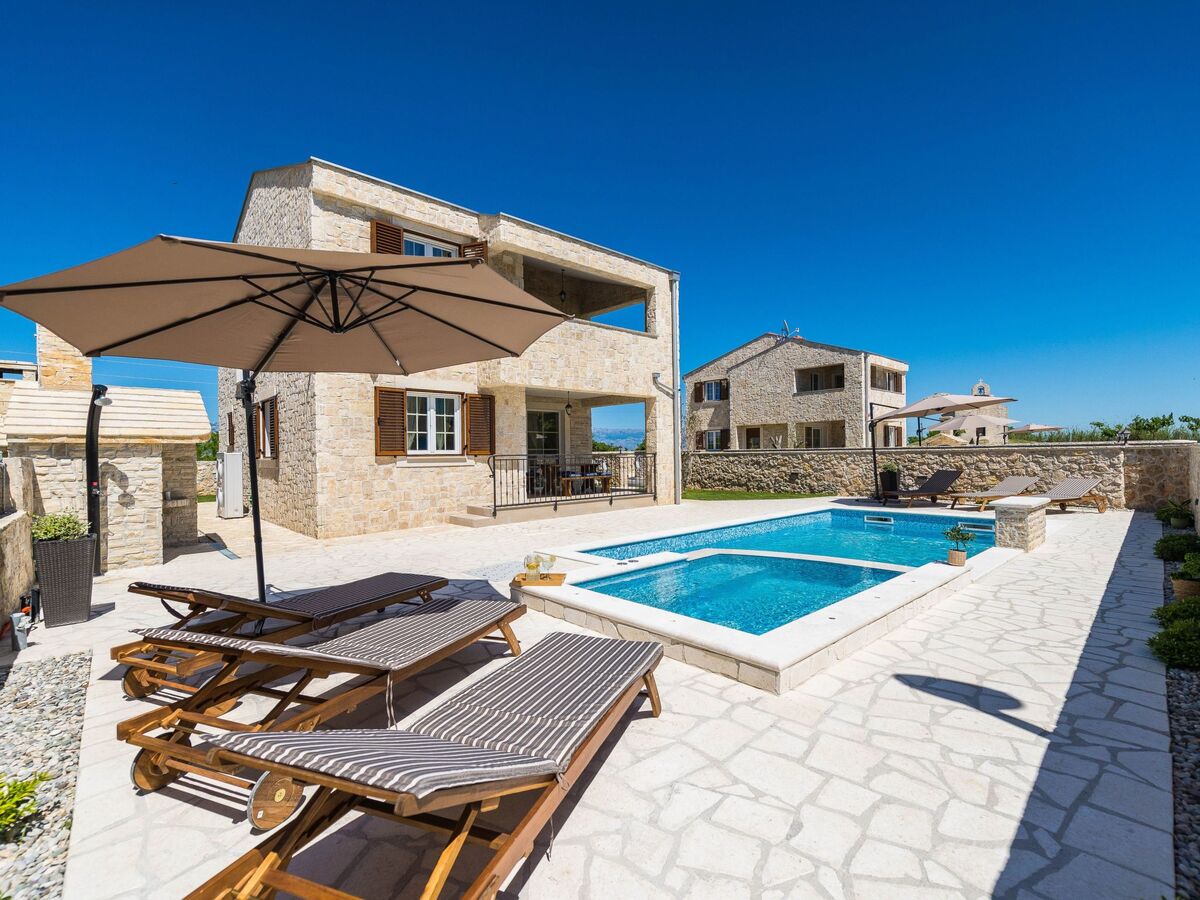 Villa avec piscine chauffée à Privlaka - Photo 10