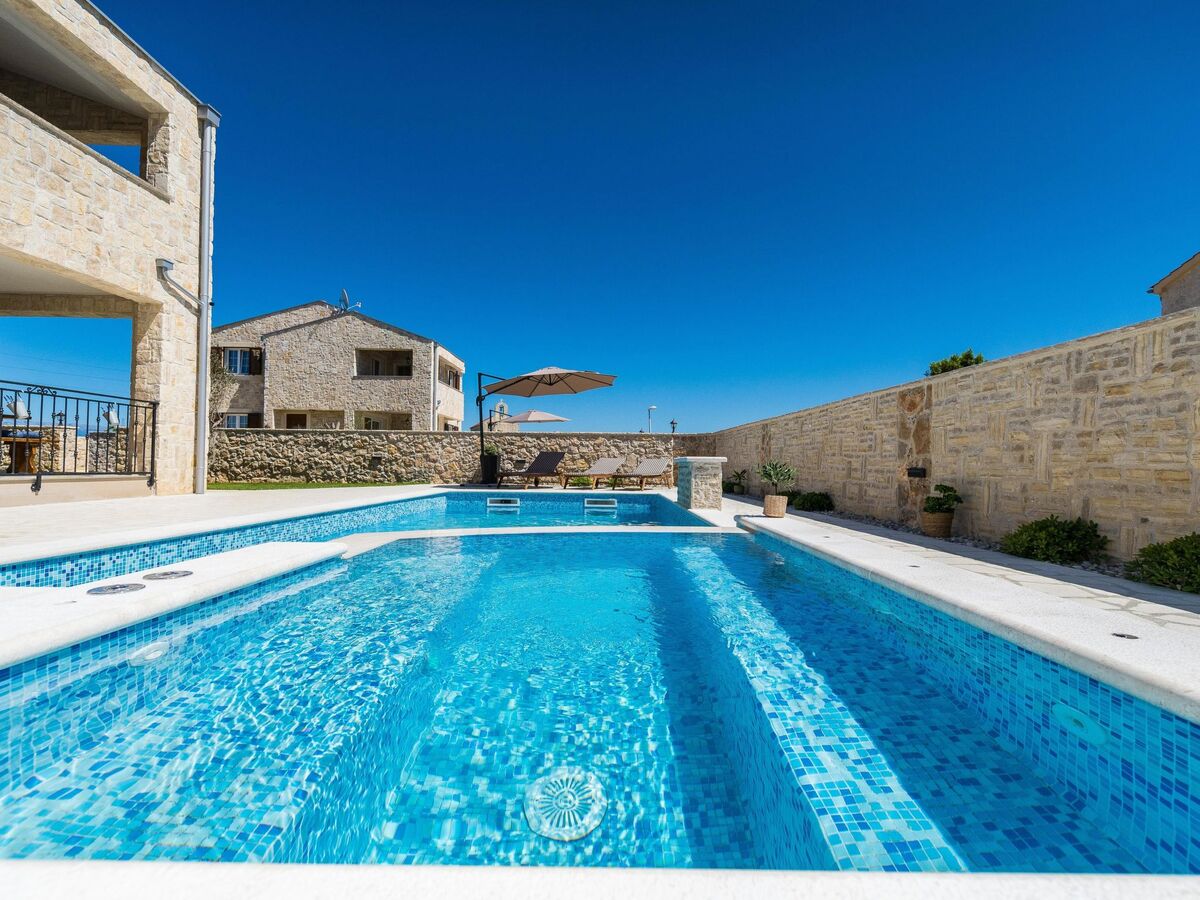 Villa avec piscine chauffée à Privlaka - Photo 11