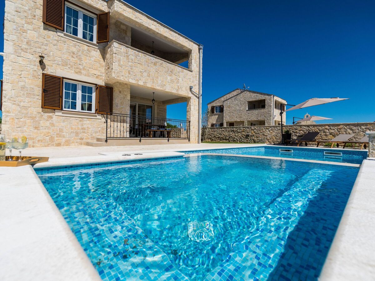 Villa avec piscine chauffée à Privlaka - Photo 12