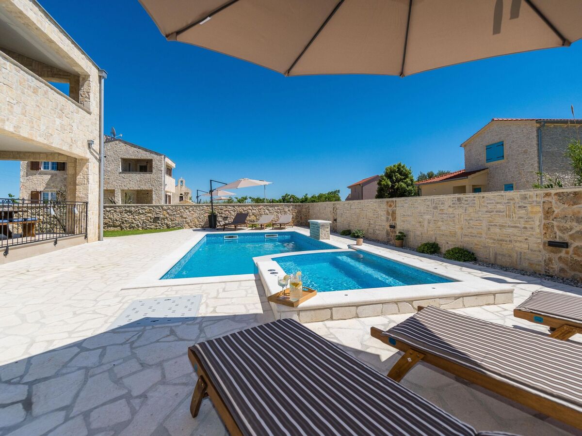 Villa avec piscine chauffée à Privlaka - Photo 13