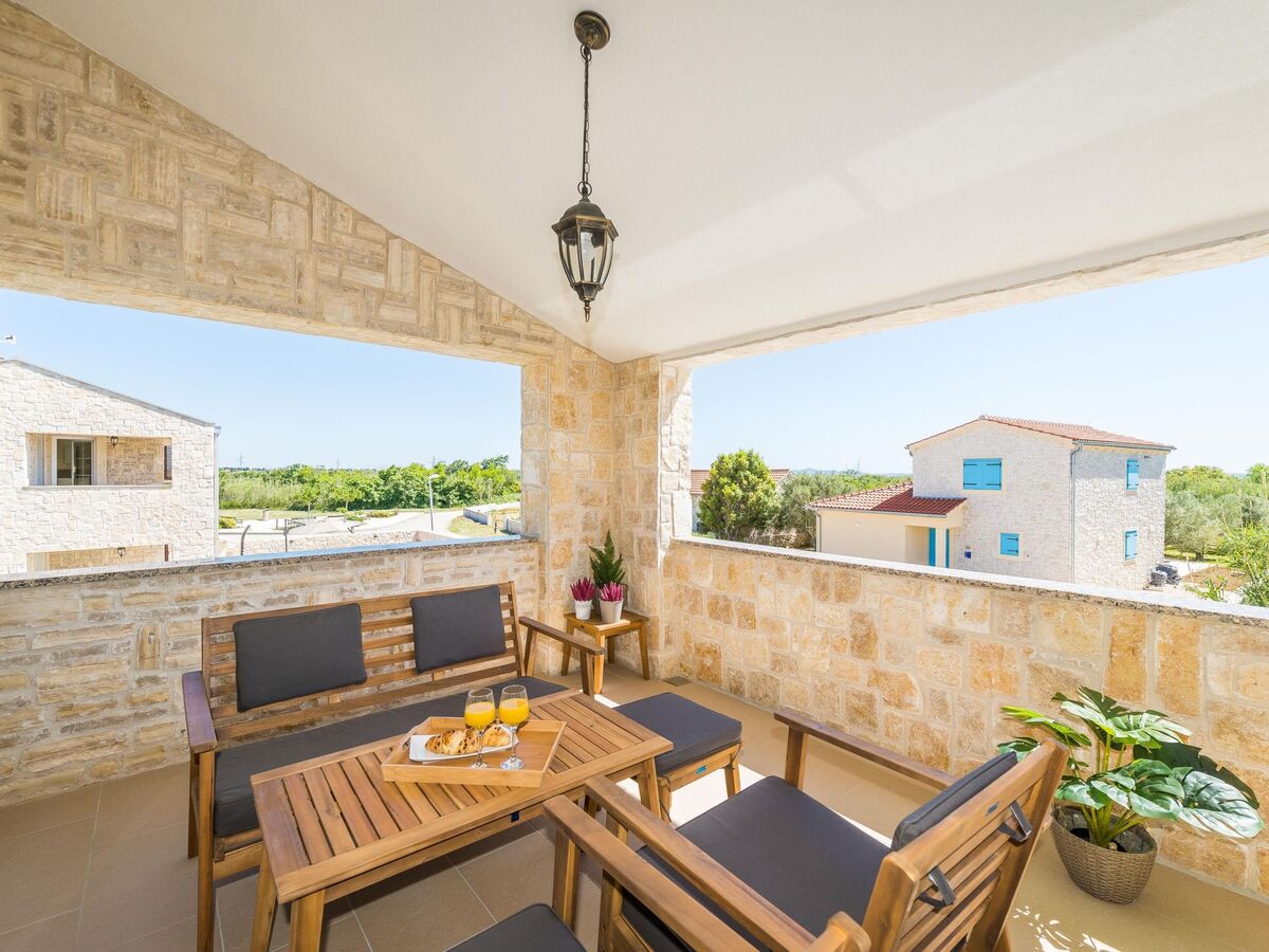 Villa avec piscine chauffée à Privlaka - Photo 14