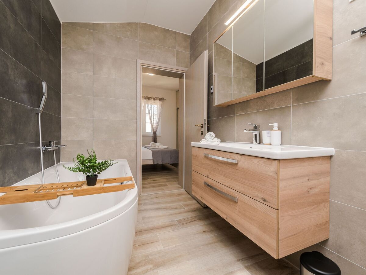 Villa avec piscine chauffée à Privlaka - Photo 25