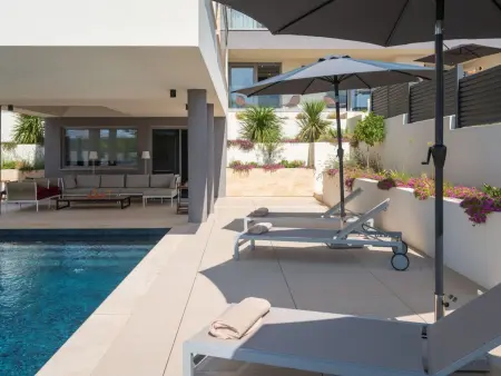 Villa La Tina, maison 9 pers. avec piscine chauffée