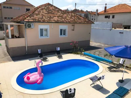 Villa Franov à Zadar – Maison 7 pers, piscine privée
