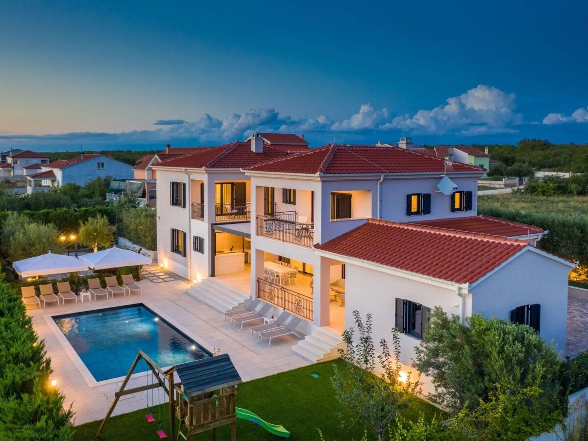 Villa Adora, 5 chambres avec piscine chauffée près de Zadar - Photo 1