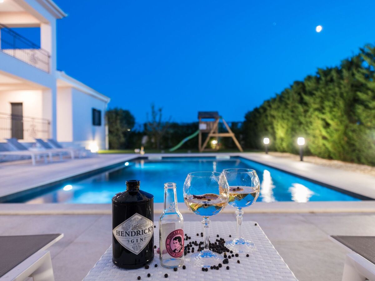 Villa Adora, 5 chambres avec piscine chauffée près de Zadar - Photo 3